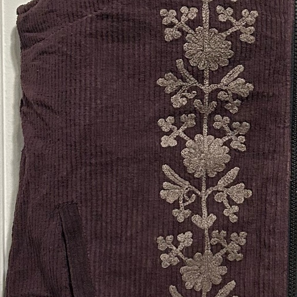NWT..Young Threads Corduroy Embroidered Vest XL Dark eggplant/tag says brown - Picture 7 of 12